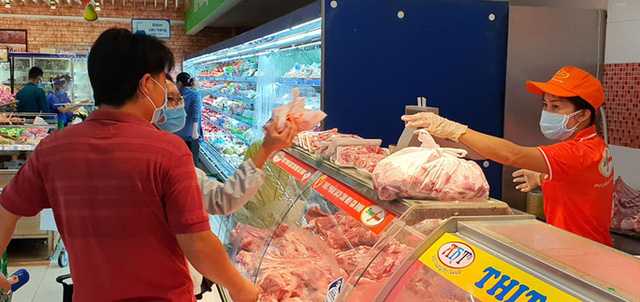 Thịt heo bình ổn thị trường giảm giá 10.000 đồng/kg - Ảnh 1.