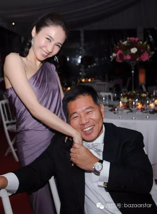 Đệ nhất mỹ nhân TVB Lê Tư khoe ảnh sinh nhật tuổi 50, ông xã tỷ phú và em trai tàn tật hiếm hoi lộ diện bèn chiếm luôn spotlight - Ảnh 5.