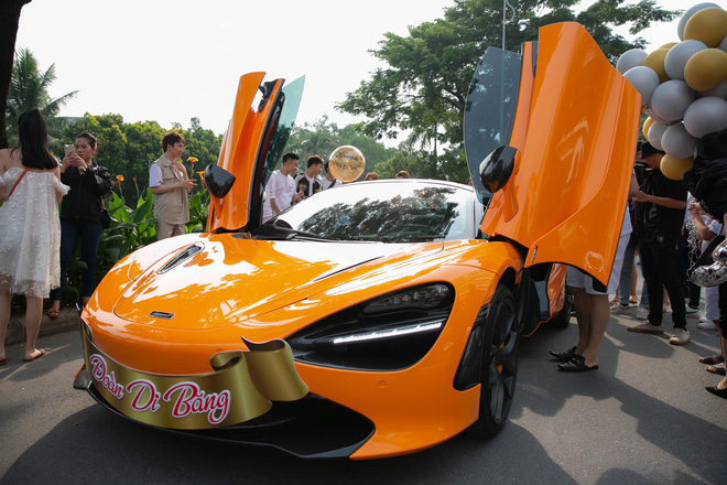 Điểm mặt loạt quà tặng của các đại gia Việt dành cho nóc nhà: Toàn sắm siêu xe, xe siêu sang chục tỷ, sở hữu nhiều chi tiết độc nhất Việt Nam - Ảnh 13.