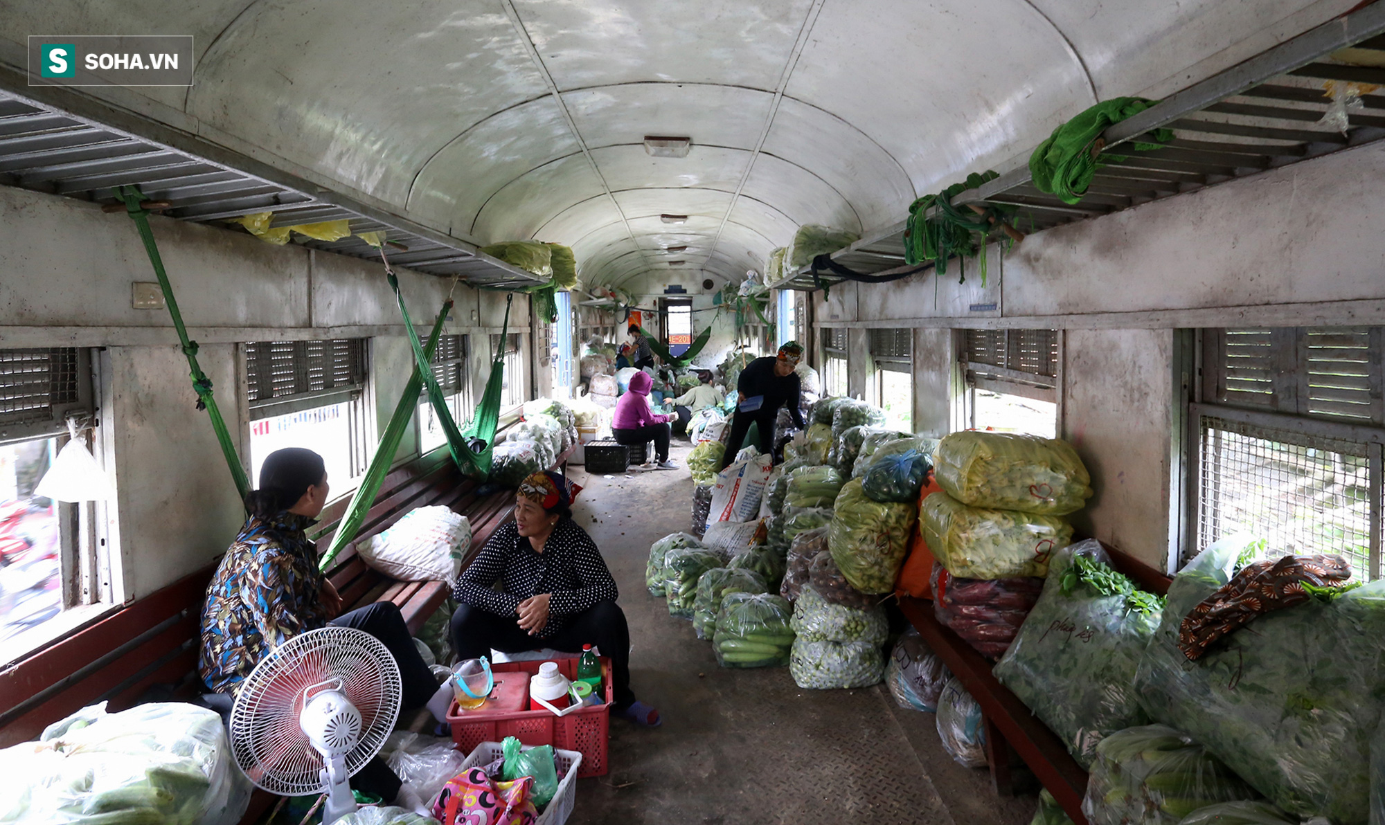 [ẢNH] Hình ảnh đối lập của các toa tàu đường sắt Việt Nam đang sử dụng - có cả hạng sang đến hạng cũ khó tin - Ảnh 4.