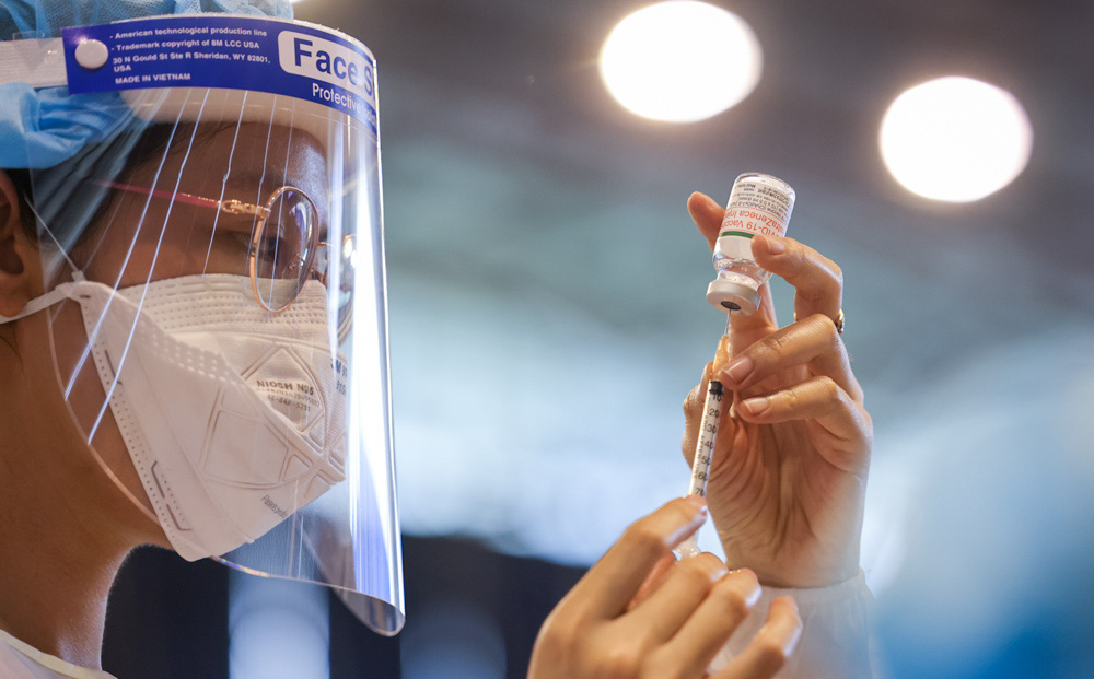 Người cao tuổi sức khỏe yếu, có bệnh lý nền có thể tiêm vaccine COVID-19 không?