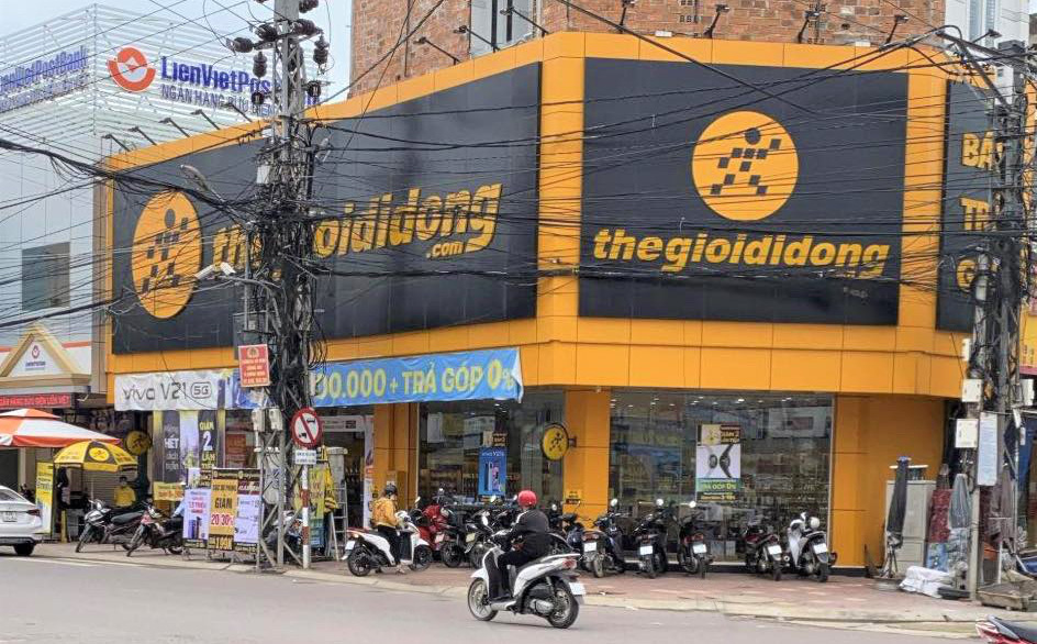 Tình tiết mới: Chủ nhà tố TGDĐ mở cửa hàng bán điện thoại ngay đối diện, sự thật ra sao?