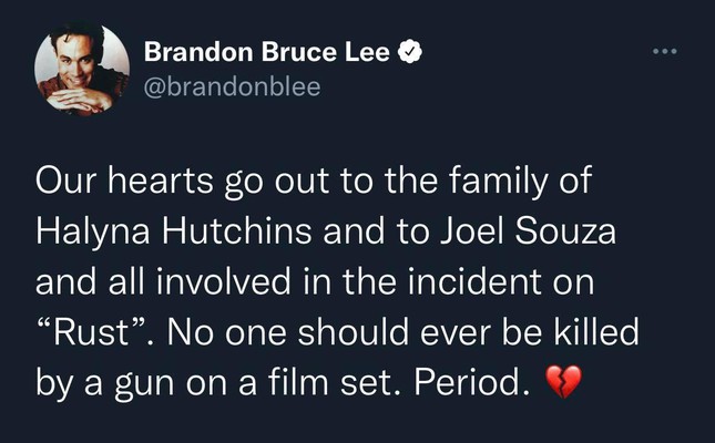 Vụ tài tử Alec Baldwin bắn chết đạo diễn: Gia đình Lý Tiểu Long có chia sẻ đáng chú ý - Ảnh 3.