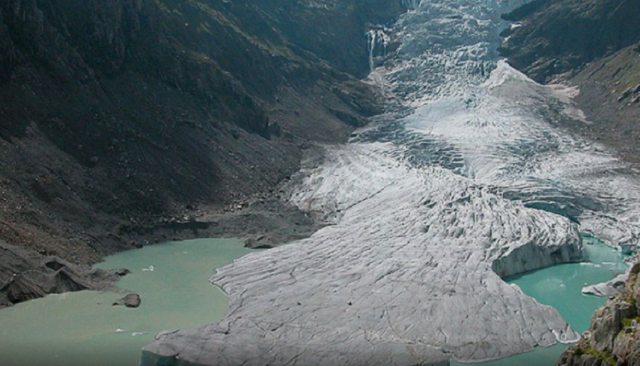 Biến đổi khí hậu đang biến các sông băng ở dãy Alps thành hồ - Ảnh 1.