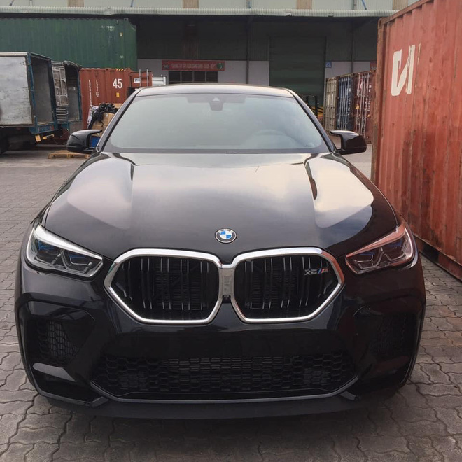 Khui công BMW X6 M 2021 đầu tiên Việt Nam: Bên ngoài đơn giản, bên trong mạnh ngang siêu xe - Ảnh 2.