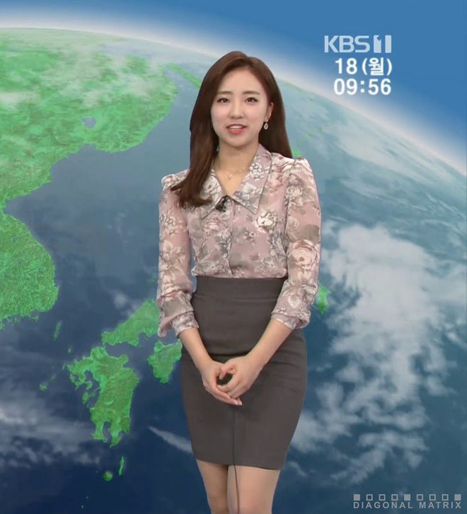 Để ý mới thấy thời trang của MC thời tiết Hàn Quốc và Việt Nam khác nhau một trời một vực luôn đấy - Ảnh 12.
