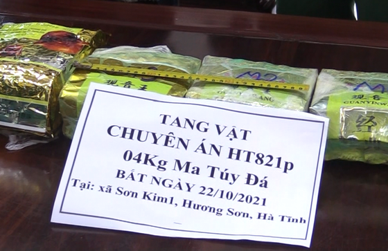 Hà Tĩnh: Bắt giữ nghi phạm vận chuyển 4kg ma túy tổng hợp dạng đá - Ảnh 2.