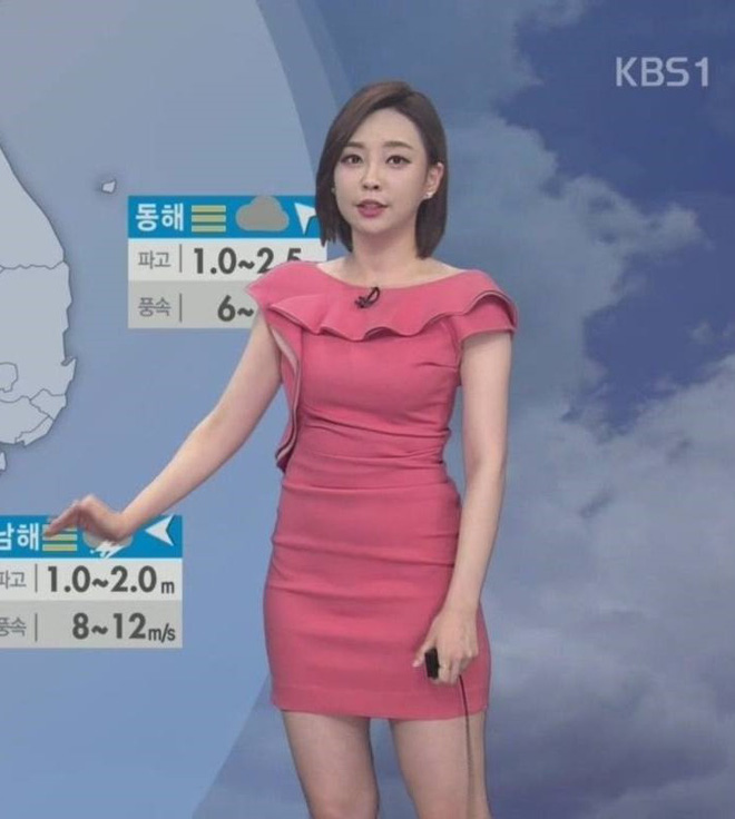 Để ý mới thấy thời trang của MC thời tiết Hàn Quốc và Việt Nam khác nhau một trời một vực luôn đấy - Ảnh 5.