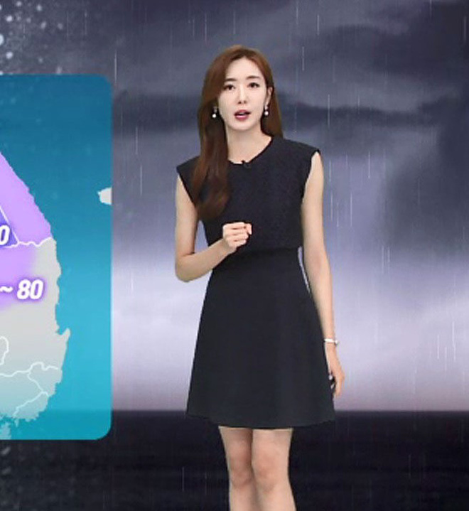 Để ý mới thấy thời trang của MC thời tiết Hàn Quốc và Việt Nam khác nhau một trời một vực luôn đấy - Ảnh 8.