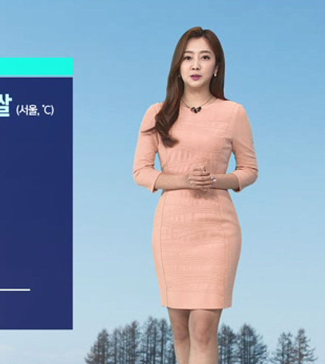 Để ý mới thấy thời trang của MC thời tiết Hàn Quốc và Việt Nam khác nhau một trời một vực luôn đấy - Ảnh 9.