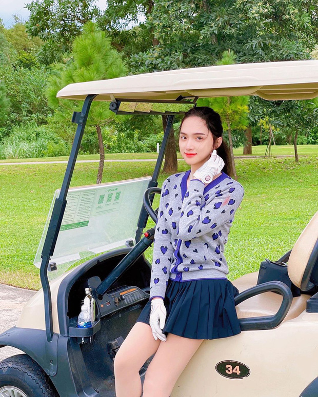 Hương Giang tích cực hoạt động MXH hậu comeback: Liên tục khoe ảnh tại sân golf, phong cách dạo này dịu dàng hẳn ra - Ảnh 3.