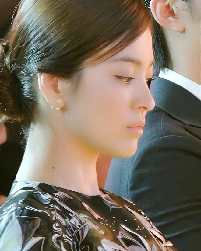 Vì sao Song Hye Kyo được tôn là đại mỹ nhân? Nhìn chùm ảnh 2 thập kỷ góc nghiêng bất biến và bộ phận chấp ảnh nhòe này đi! - Ảnh 5.