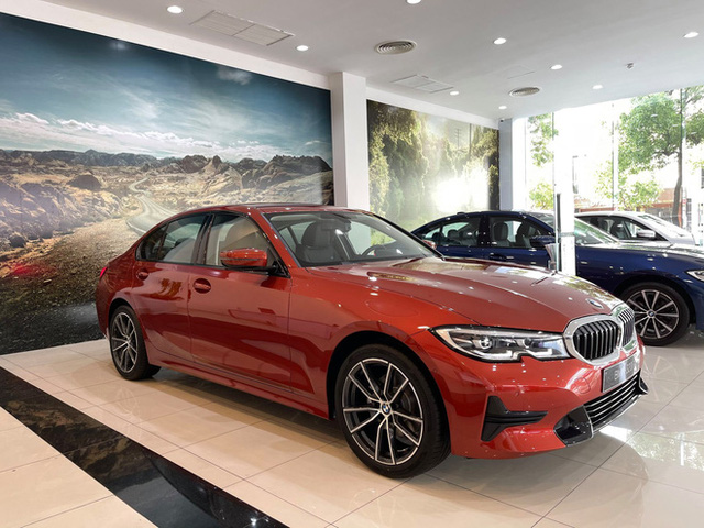 BMW 3-Series giảm giá kỷ lục 222 triệu đồng tại đại lý: Bản tiêu chuẩn chỉ hơn 1,6 tỷ đồng, quyết đấu Mercedes-Benz C-Class - Ảnh 6.