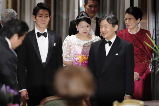 Ngắm đám cưới hoành tráng của loạt Công chúa Nhật gả đi trong vinh quang, chúc phúc: Nhìn sang Mako mà xót xa vì quá đỗi khác biệt! - Ảnh 8.