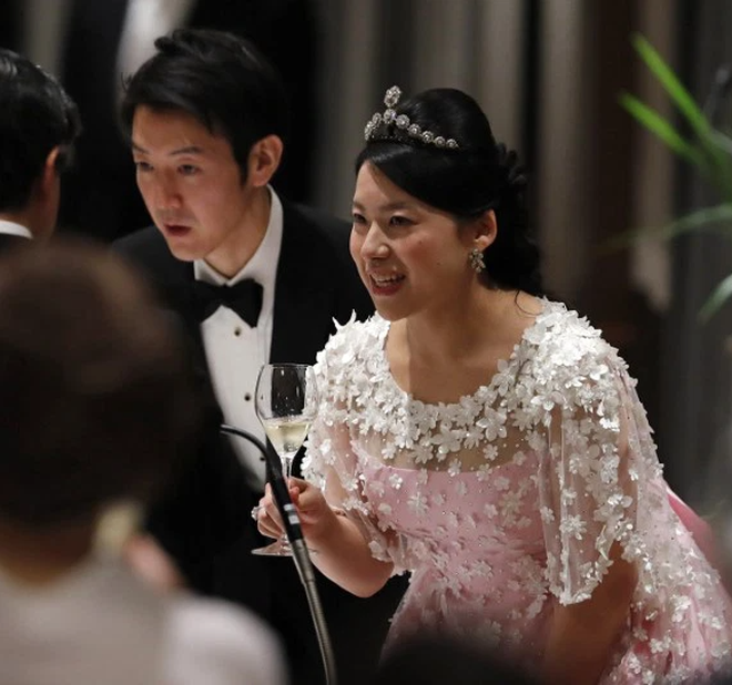 Ngắm đám cưới hoành tráng của loạt Công chúa Nhật gả đi trong vinh quang, chúc phúc: Nhìn sang Mako mà xót xa vì quá đỗi khác biệt! - Ảnh 10.