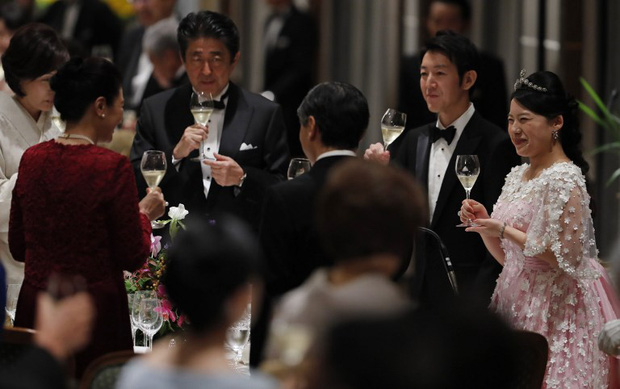 Ngắm đám cưới hoành tráng của loạt Công chúa Nhật gả đi trong vinh quang, chúc phúc: Nhìn sang Mako mà xót xa vì quá đỗi khác biệt! - Ảnh 11.