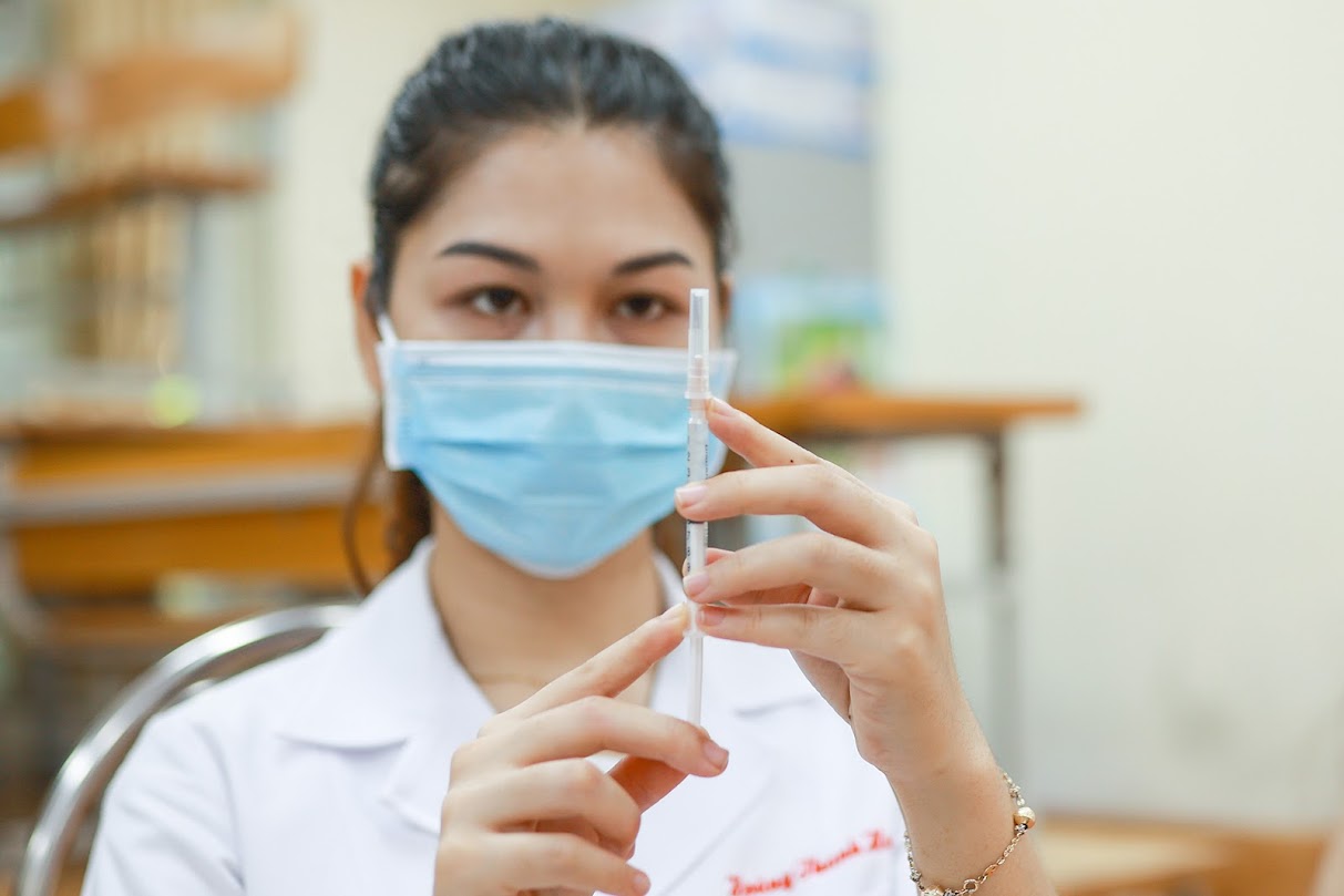 Tiêm vaccine COVID-19 cho trẻ 12 - 17 tuổi: Những lưu ý quan trọng trước và sau khi tiêm - Ảnh 2.