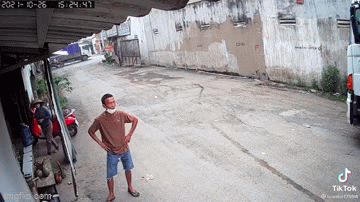 Thanh niên say xỉn cà khịa CSGT anh sợ chết à? và câu trả lời khiến hắn phải nín lặng - Ảnh 1. Thanh niên say xỉn cà khịa CSGT anh sợ chết à? và câu trả lời khiến hắn phải nín lặng - Ảnh 1.