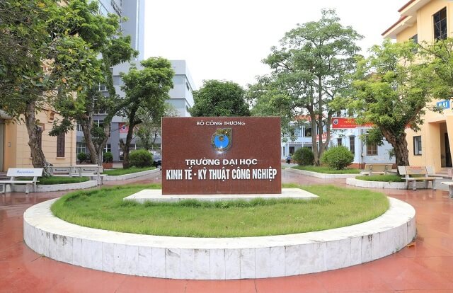 Giảng viên ĐH dụ nữ sinh vào khách sạn đổi tình lấy điểm: Đại diện trường lên tiếng - Ảnh 5. Giảng viên ĐH dụ nữ sinh vào khách sạn đổi tình lấy điểm: Đại diện trường lên tiếng - Ảnh 5.