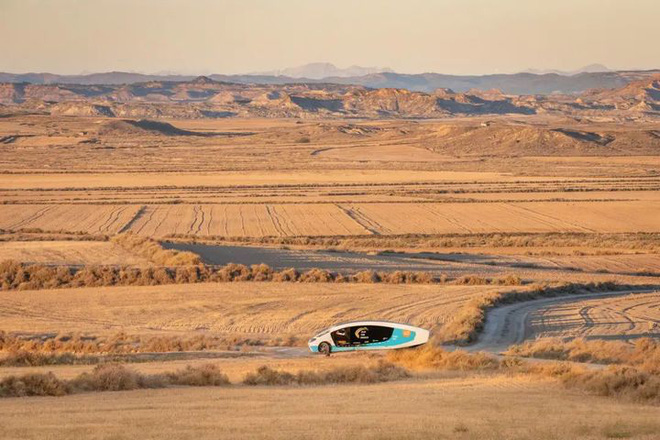 Nhóm sinh viên Hà Lan chế tạo thành công ngôi nhà di động có thể di chuyển hơn 700 km/ngày mà chỉ nhờ vào ánh sáng của mặt trời - Ảnh 10.