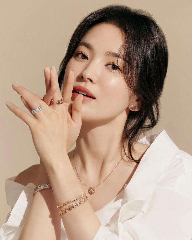 Song Hye Kyo bất ngờ để lộ tha thu: Nữ thần trong làng gái ngoan ngày nào giờ đã lột xác táo bạo rồi? - Ảnh 2.