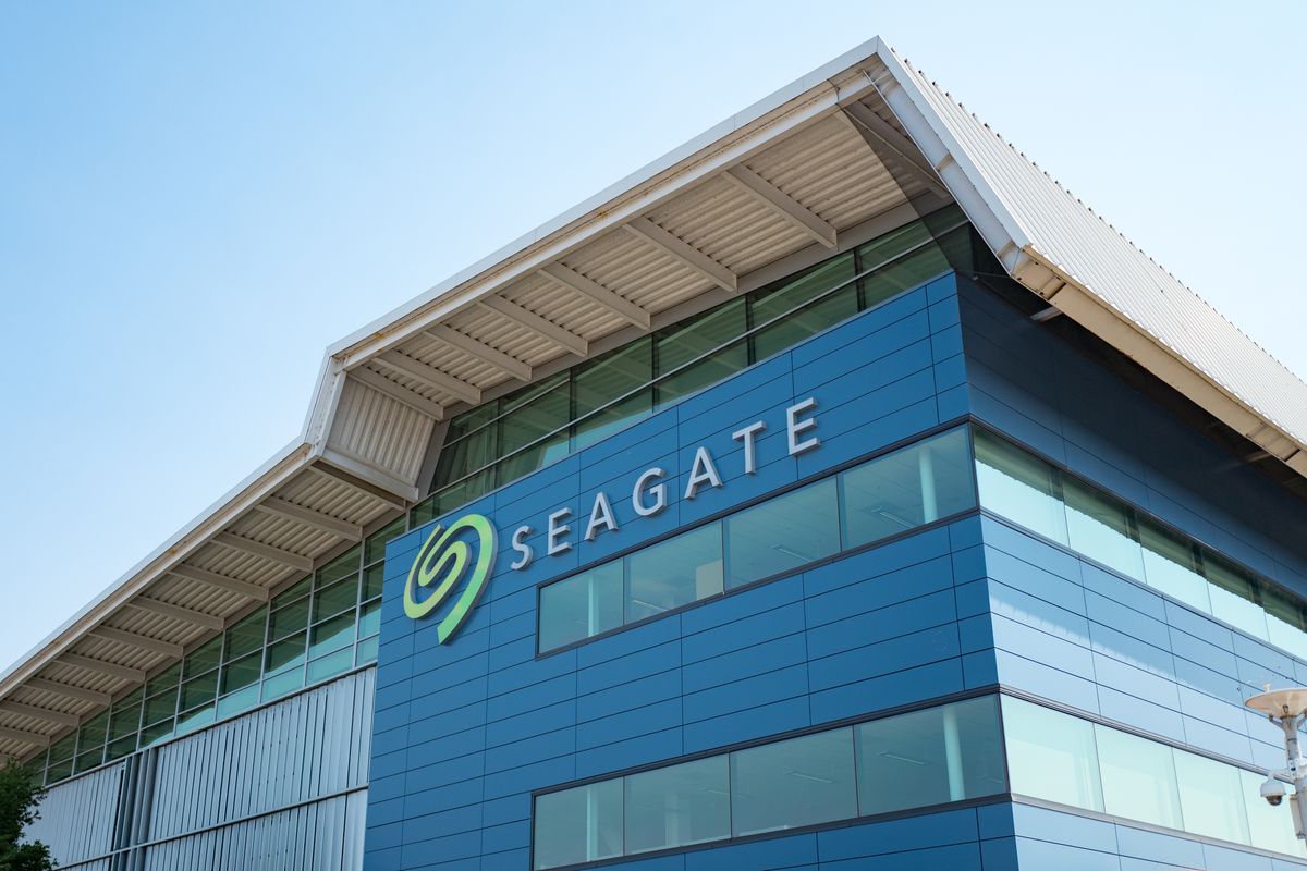 Sợ tốc độ tăng trưởng bộ nhớ của Huawei quá nhanh, Mỹ muốn Seagate cắt nguồn cung ổ cứng - Ảnh 1.