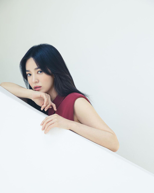 Song Hye Kyo bất ngờ để lộ tha thu: Nữ thần trong làng gái ngoan ngày nào giờ đã lột xác táo bạo rồi? - Ảnh 4.