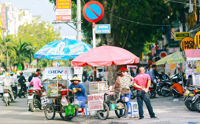 Số phận khu Phan Xích Long - tụ điểm ăn chơi khét tiếng bậc nhất Sài Gòn: Thiên đường ẩm thực năm nào nay đìu hiu đến lạ! - Ảnh 2.
