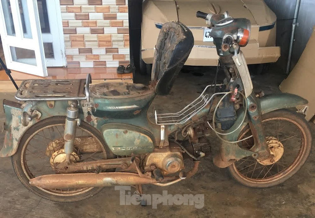 Phục chế Honda Super Cub thành mô tô kiểu dáng Chopper bụi bặm - Ảnh 1.