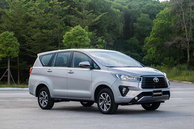 Giá xe Toyota Innova 2021 lao dốc kỷ lục tại đại lý, giá mới chỉ từ 715 triệu đồng - Ảnh 1.
