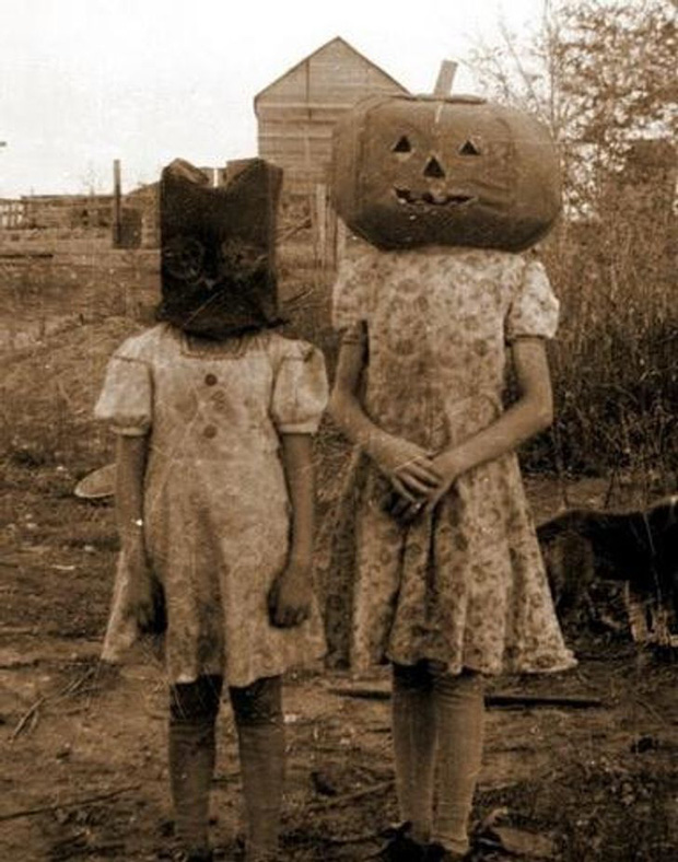 Lễ hội ma quỷ Halloween 100 năm trước trông thế nào, ngắm loạt ảnh cũ này chắc chắn bạn sẽ ngỡ ngàng vì quá khác bây giờ - Ảnh 14.