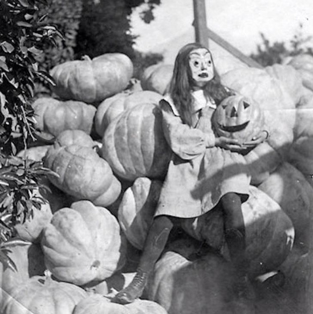 Lễ hội ma quỷ Halloween 100 năm trước trông thế nào, ngắm loạt ảnh cũ này chắc chắn bạn sẽ ngỡ ngàng vì quá khác bây giờ - Ảnh 15.