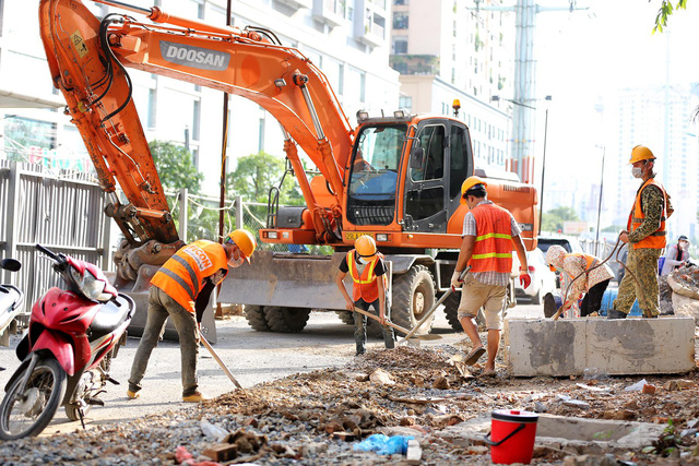 Dự án trọng điểm hầm chui Lê Văn Lương đang thi công hiện ra sao sau thời gian giãn cách? - Ảnh 4.