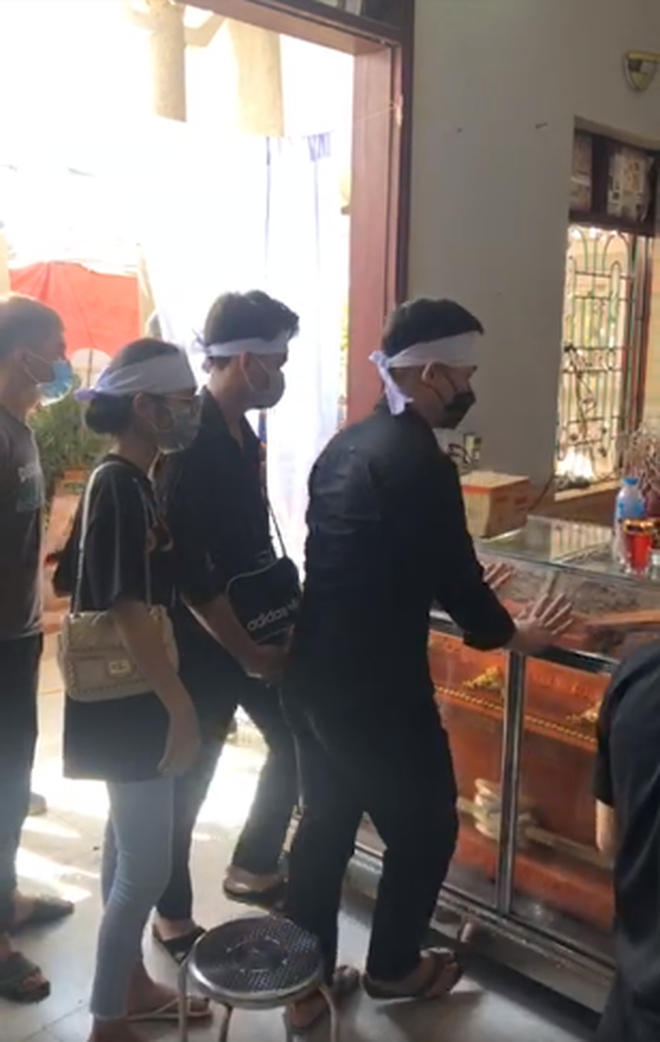 Đám Tang Của Youtuber Nam Ok Tại Quê Nhà Bắc Giang: quý khách hàng Bè Đến Tiễn Biệt
