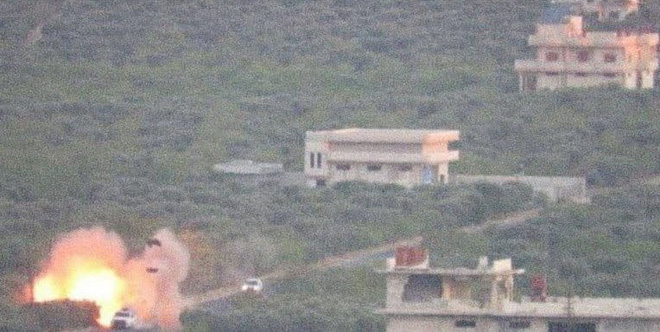 Đoàn xe quân sự chở vũ khí, đạn dược của Thổ Nhĩ Kỳ bị nổ tung trên đường tới Idlib - Ảnh 1.