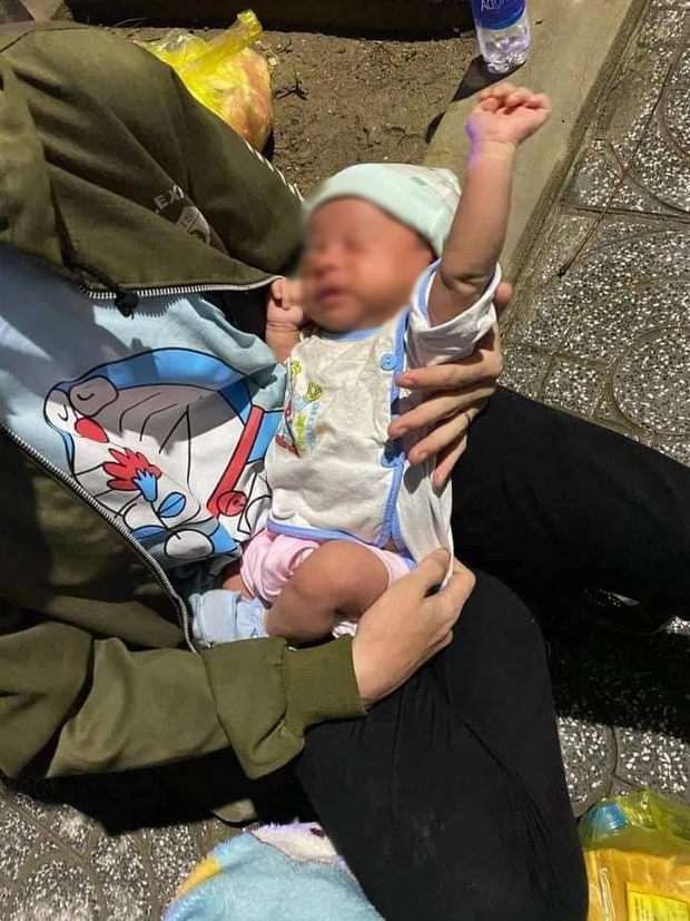 Em bé mới sinh 15 ngày theo cha mẹ vượt hàng nghìn cây số về quê tránh dịch - Ảnh 4.