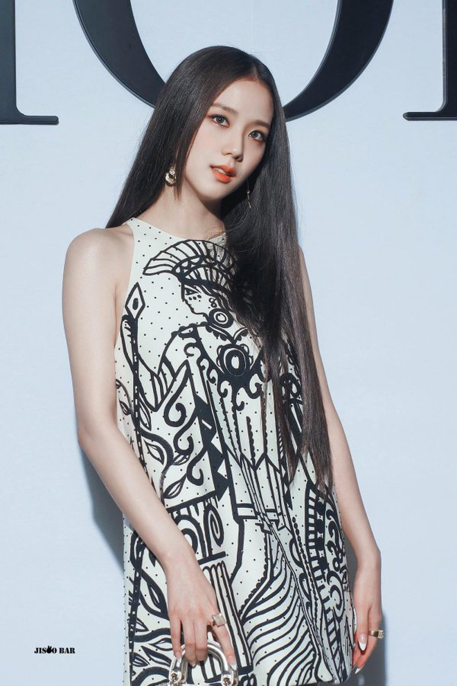 HOT: Rộ tin Jisoo (BLACKPINK) hẹn hò cầu thủ đắt giá nhất châu Á Son Heung Min, tranh thủ Paris Fashion Week để hẹn hò? - Ảnh 7.