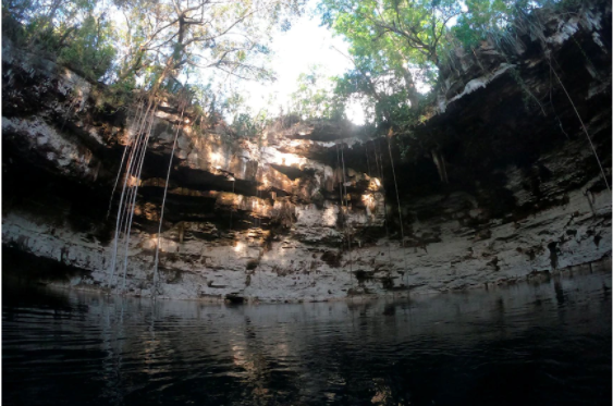 Phát hiện xuồng gỗ hơn 1.000 năm tuổi của người Maya trong hồ nước ngọt Mexico - Ảnh 1.