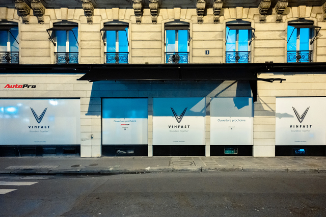 Showroom VinFast trên phố đắt đỏ nhất Paris có thể ‘nướng’ hãng xe Việt bao nhiêu tiền: Vị trí đắc địa, gần nhiều tên tuổi lớn, giá thuê thuộc hàng khủng - Ảnh 1.