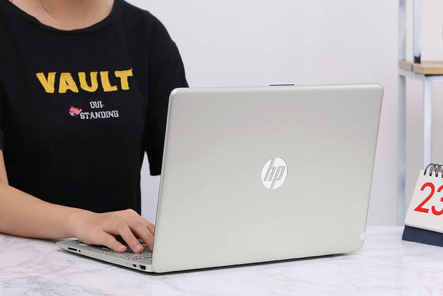 10 mẫu laptop bán chạy trong tháng 10/2021 tại Việt Nam - Ảnh 3.