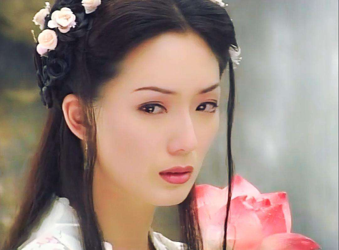 Mỹ nữ Tiếu ngạo giang hồ bị bạn trai lừa tiền, phải mở tiệm mát-xa trả nợ, 1 mình nuôi con - Ảnh 2. Mỹ nữ Tiếu ngạo giang hồ bị bạn trai lừa tiền, phải mở tiệm mát-xa trả nợ, 1 mình nuôi con - Ảnh 2.