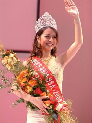 Nhan sắc mặn mà của Hoa hậu Jennifer Phạm bên chồng đại gia - Ảnh 2. Nhan sắc mặn mà của Hoa hậu Jennifer Phạm bên chồng đại gia - Ảnh 2.