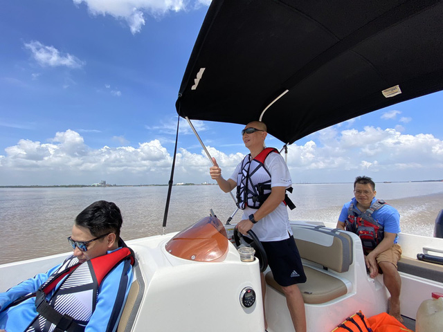 Chán xe sang, đại gia Sài Gòn “đổi gió” sang chơi ca nô - Ảnh 2. Chán xe sang, đại gia Sài Gòn “đổi gió” sang chơi ca nô - Ảnh 2.