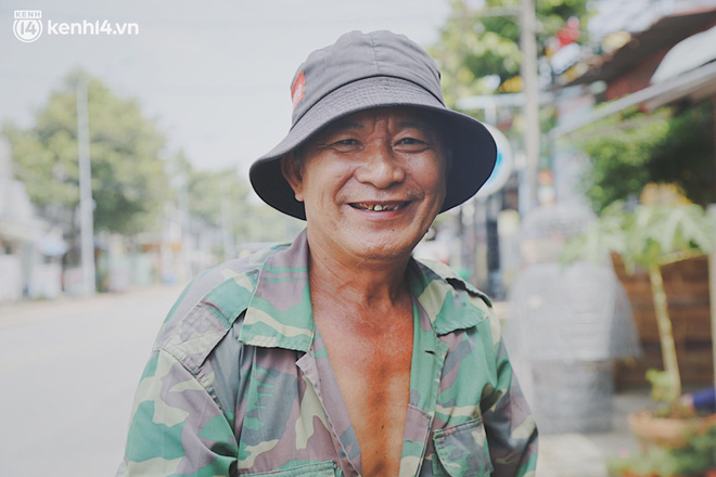 Xúc động câu chuyện đôi vợ chồng già chạy xe ba gác ở Sài Gòn, con trai là bác sĩ tuyến đầu: Bố mẹ chỉ mong sớm có bữa cơm quây quần - Ảnh 21.