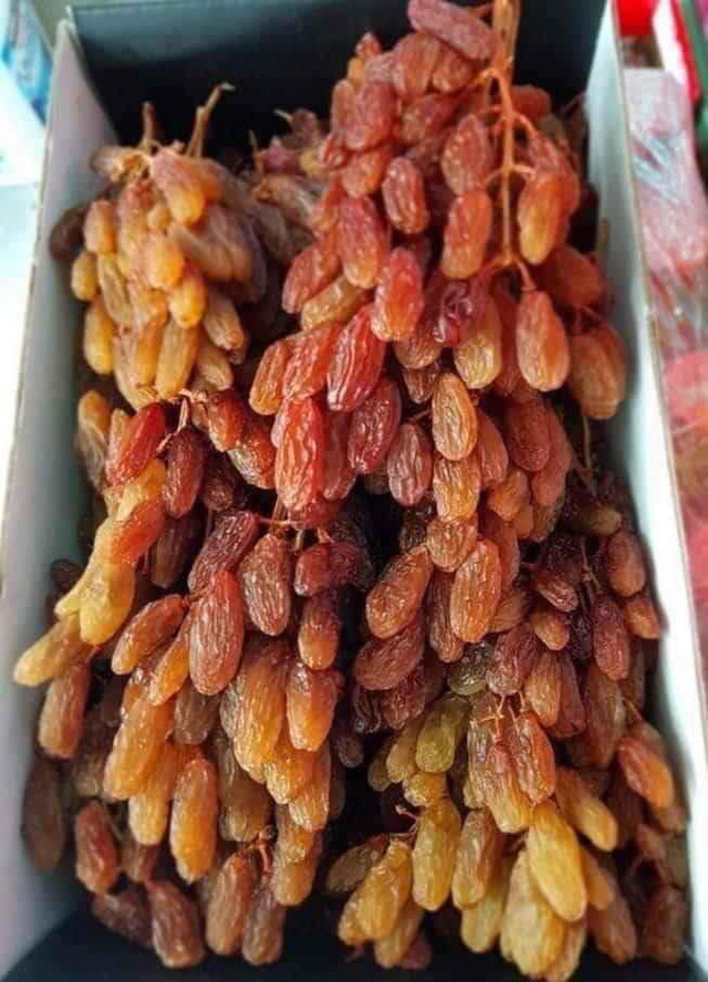 Trái cây sấy nhập khẩu làm quà tặng, biếu dịp Tết bắt đầu lên kệ, loạn giá bán - Ảnh 3.