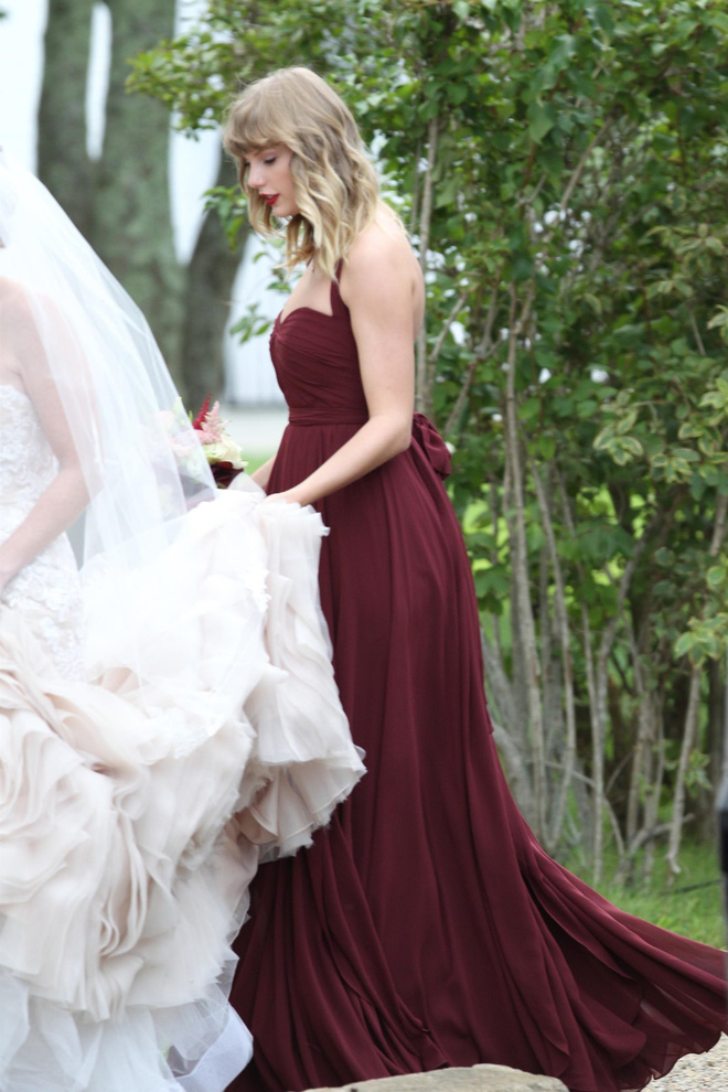 Đi làm phù dâu thôi, cớ sao những mỹ nhân này lại trở thành tội đồ? - Ảnh 4. Đi làm phù dâu thôi, cớ sao những mỹ nhân này lại trở thành tội đồ? - Ảnh 4.