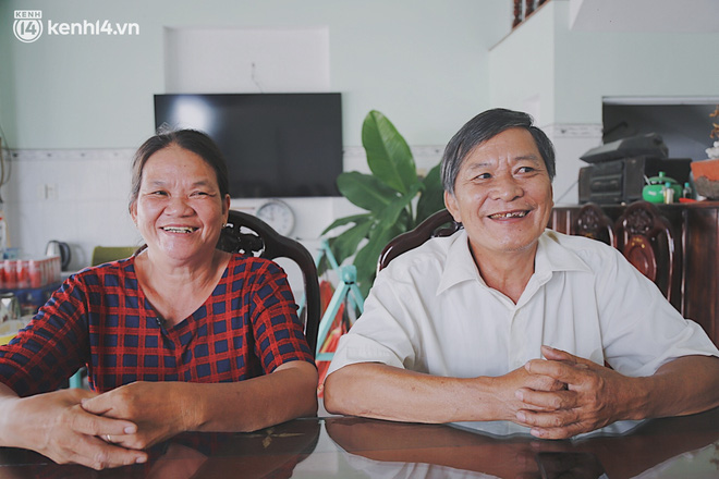 Xúc động câu chuyện đôi vợ chồng già chạy xe ba gác ở Sài Gòn, con trai là bác sĩ tuyến đầu: Bố mẹ chỉ mong sớm có bữa cơm quây quần - Ảnh 6.