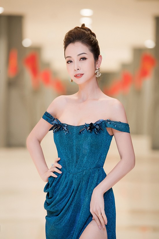 Nhan sắc mặn mà của Hoa hậu Jennifer Phạm bên chồng đại gia - Ảnh 6. Nhan sắc mặn mà của Hoa hậu Jennifer Phạm bên chồng đại gia - Ảnh 6.