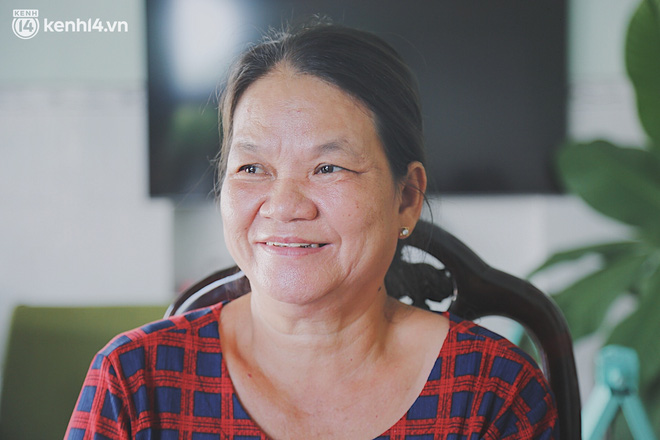 Xúc động câu chuyện đôi vợ chồng già chạy xe ba gác ở Sài Gòn, con trai là bác sĩ tuyến đầu: Bố mẹ chỉ mong sớm có bữa cơm quây quần - Ảnh 8.