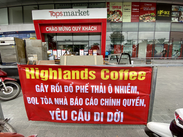 Cửa hàng Highlands Coffee ở Hà Nội bị chủ tòa nhà tố chây ì trả tiền thuê mặt bằng, đưa 70 nhân viên đến gây rối trật tự? - Ảnh 4.